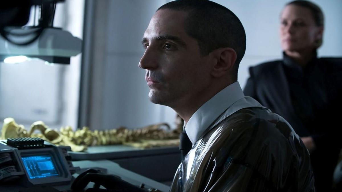 In “Blade Runner 2049,” David Dastmalchian plays Coco, a forensics expert who analyzes bones. Robin Wright (right) is the blade runners’ boss.
