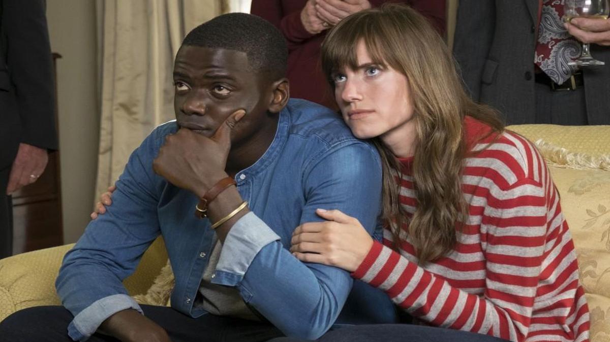 Chris (Daniel Kaluuya) picks up weird vibes when meeting the parents of his girlfriend (Allison Williams).