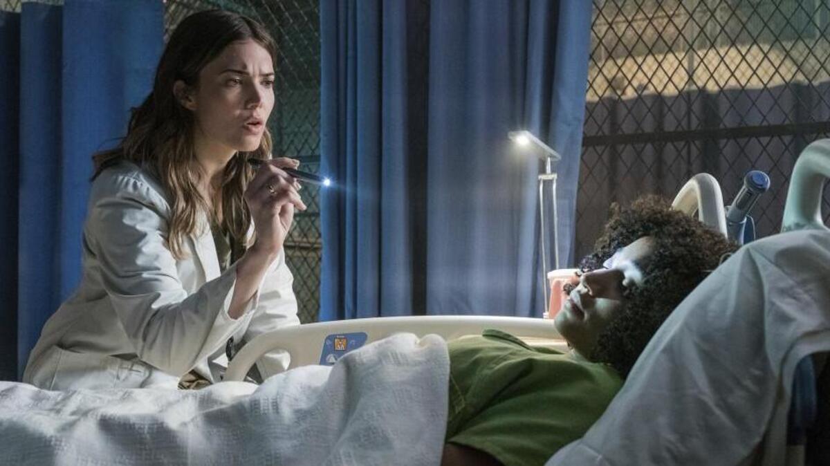This image released by  Twentieth Century Fox shows Mandy Moore, left and Amandla Stenberg in a scene from “The Darkest Minds.” (Daniel McFadden/Twentieth Century Fox via AP)