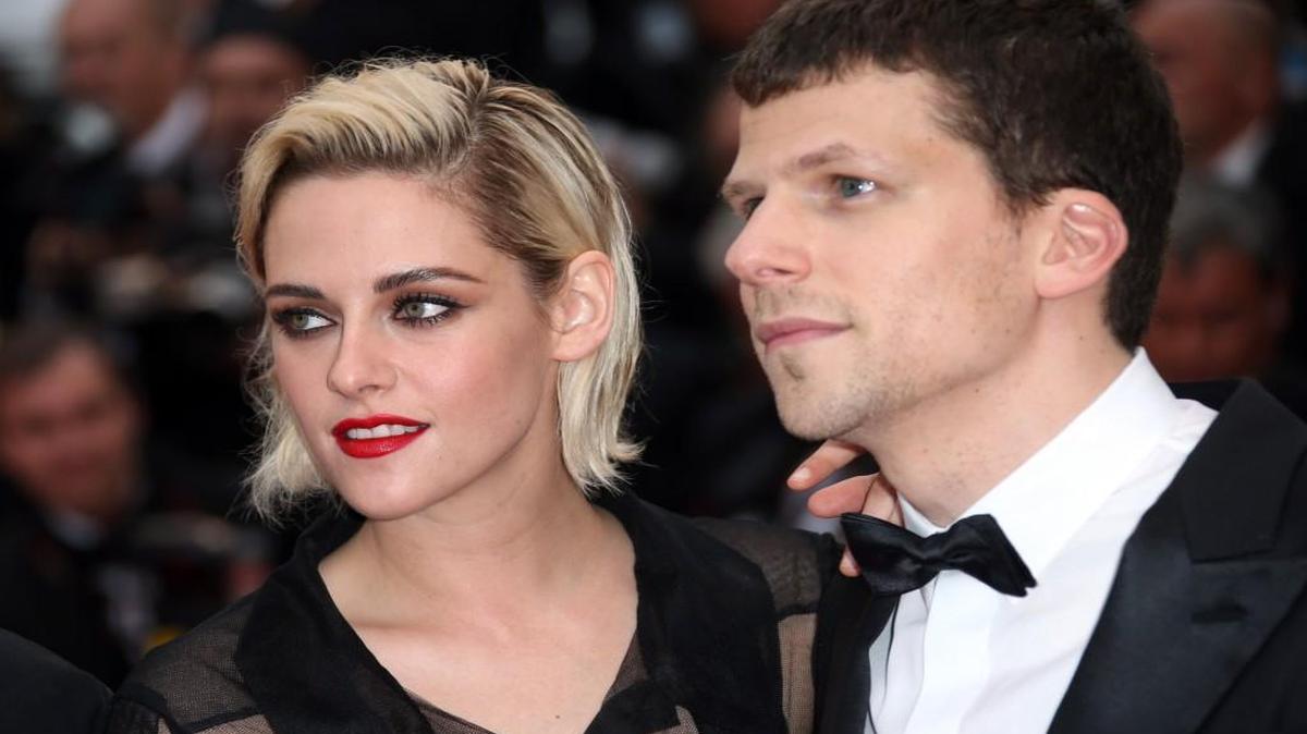 Co-stars Kristen Stewart and Jesse Eisenberg walked the Cannes red carpet Wednesday for the premiere of “Cafe Society,” directed by Woody Allen.