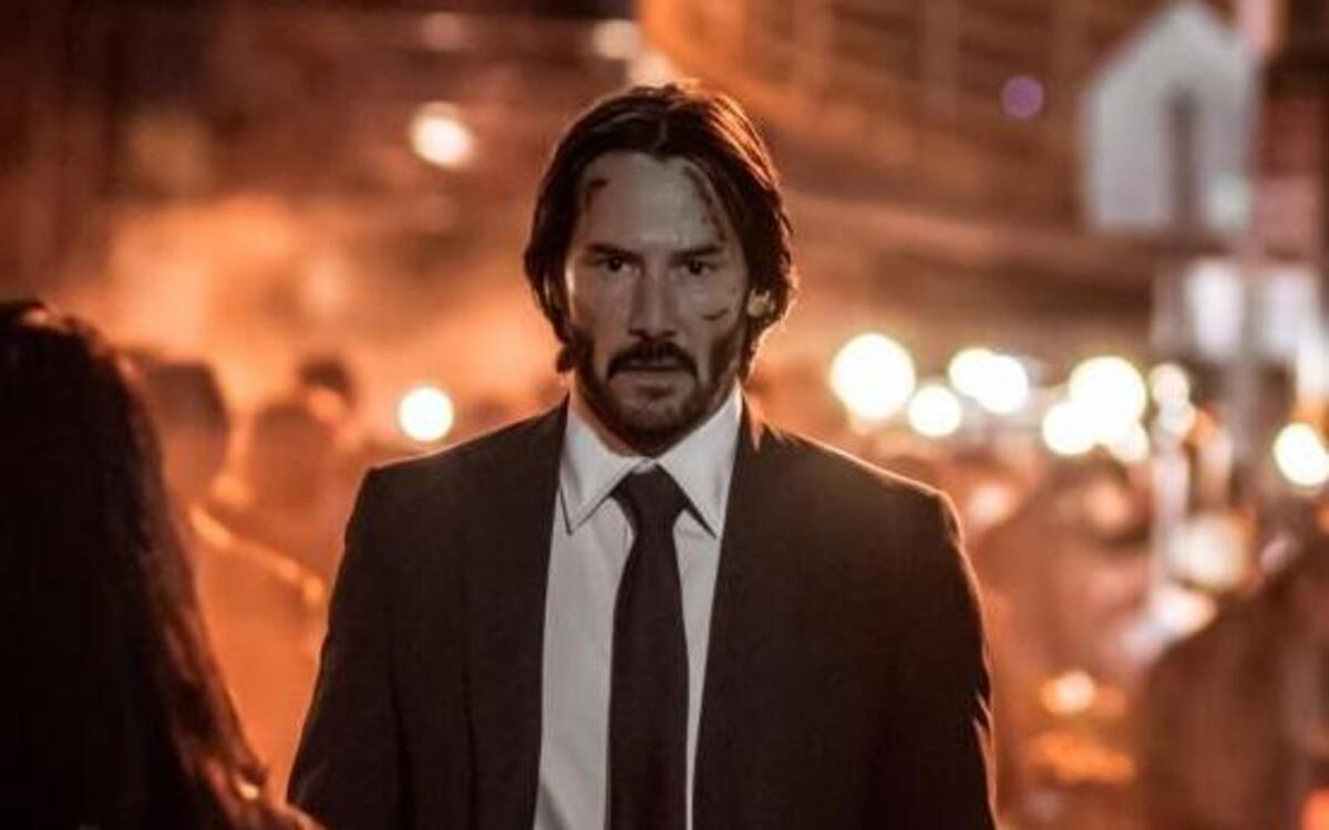 John Wick (Keanu Reeves) wants to leave his assassin’s life behind, but soon a crime boss tries to lure him back in to repay an old debt.