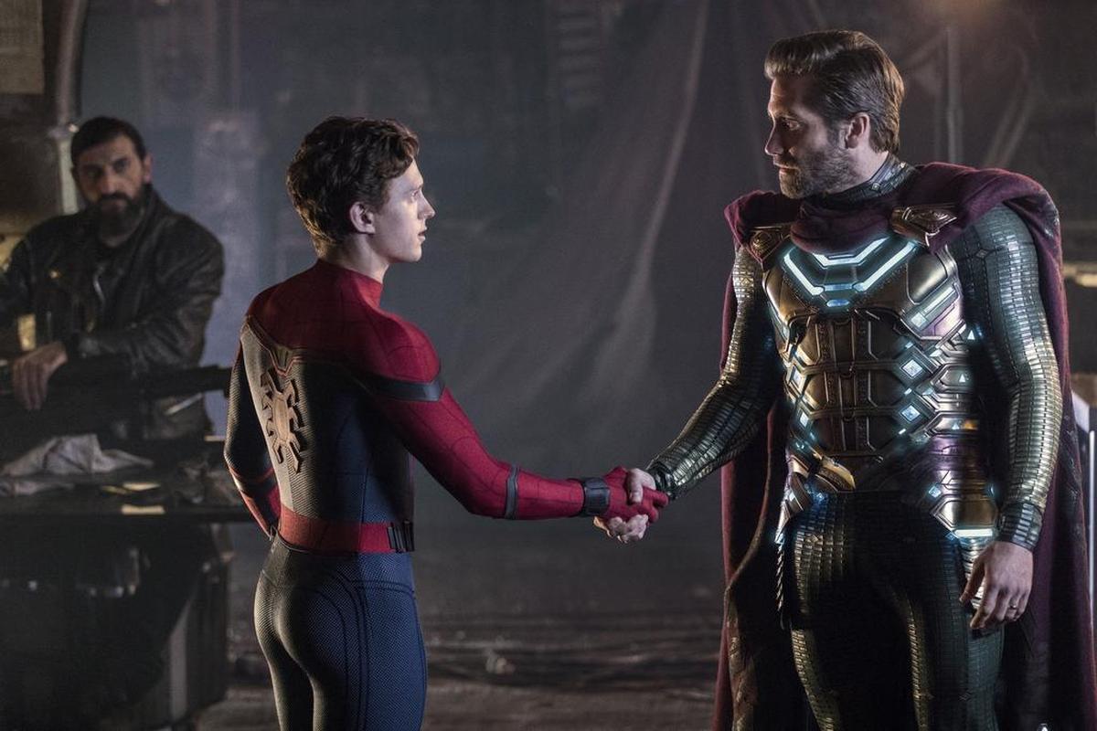 Spider-Man (Tom Holland) meets the newly arrived superhero Mysterio (Jake Gyllenhaal).