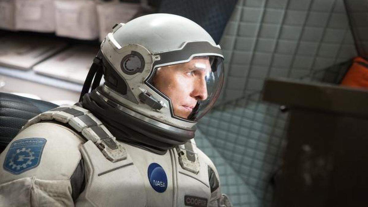 
Cooper (Matthew McConaughey) takes off from a ravaged Earth on a mission to find a new planet for humanity.
