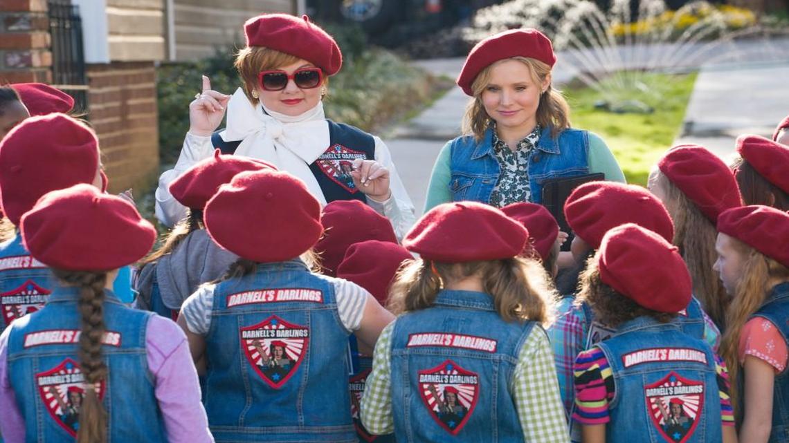 Michelle Darnell (Melissa McCarthy, left) and her assistant (Kristen Bell) find a new money-making scheme: kids selling baked goods.
