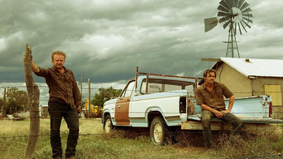 Toby (Chris Pine, right) is hurting for money and doesn’t want his kids stuck in poverty. His brother (Ben Foster), newly out of prison, is happy to help him acquire the stockpile of cash he needs.