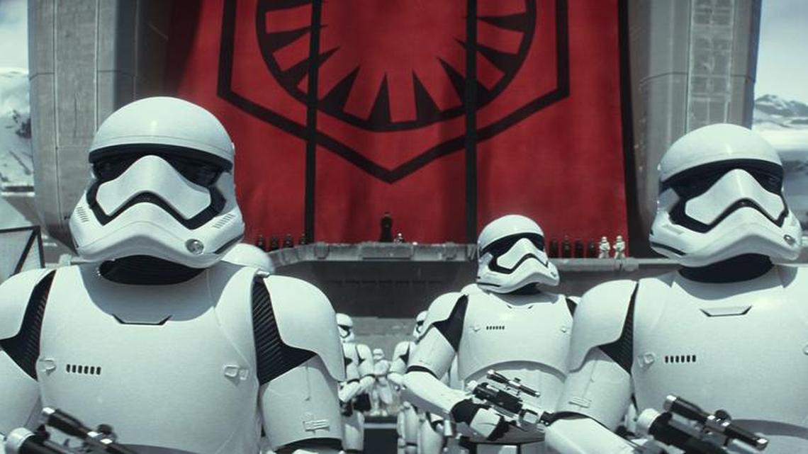 The new trailer for “Star Wars: The Force Awakens” did what a trailer should: Tantalize potential ticket-buyers without giving away too much.