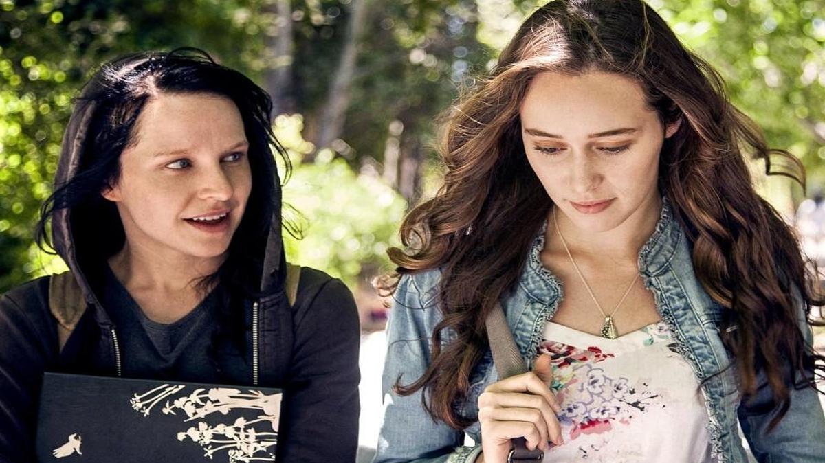 Laura (Alycia Debnam-Carey, right) attempts to befriend Marina (Liesl Ahlers) with disastrous results in “Friend Request.”