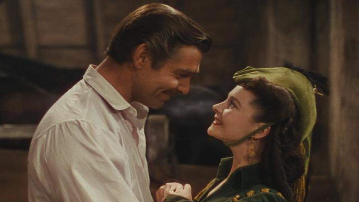 
War? What war? Rhett (Clark Gable) woos Scarlett (Vivien Leigh) — or is it the other way around? — in “Gone With the Wind.”


