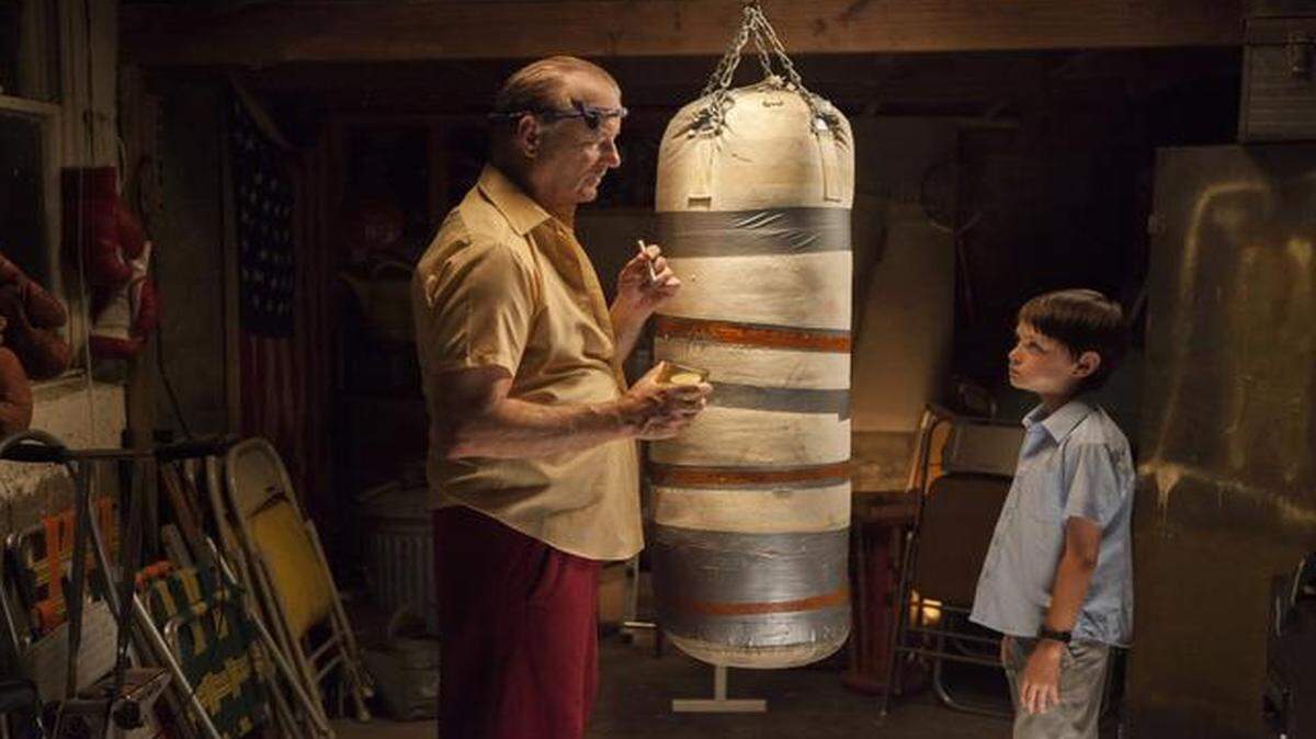 
12-year-old Oliver (Jaeden Lieberher) learns something about life from his scallywag of a neighbor (Bill Murray).
