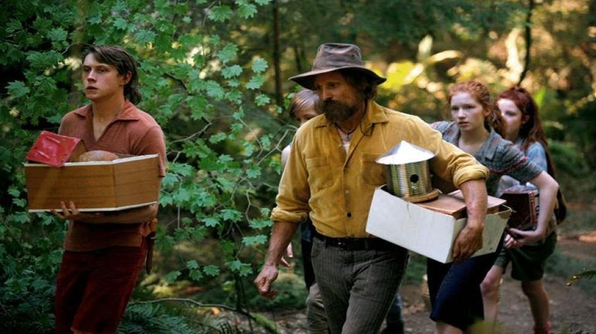 Deep in the forests of the Pacific Northwest, a father (Viggo Mortensen) raises his six children in isolation.