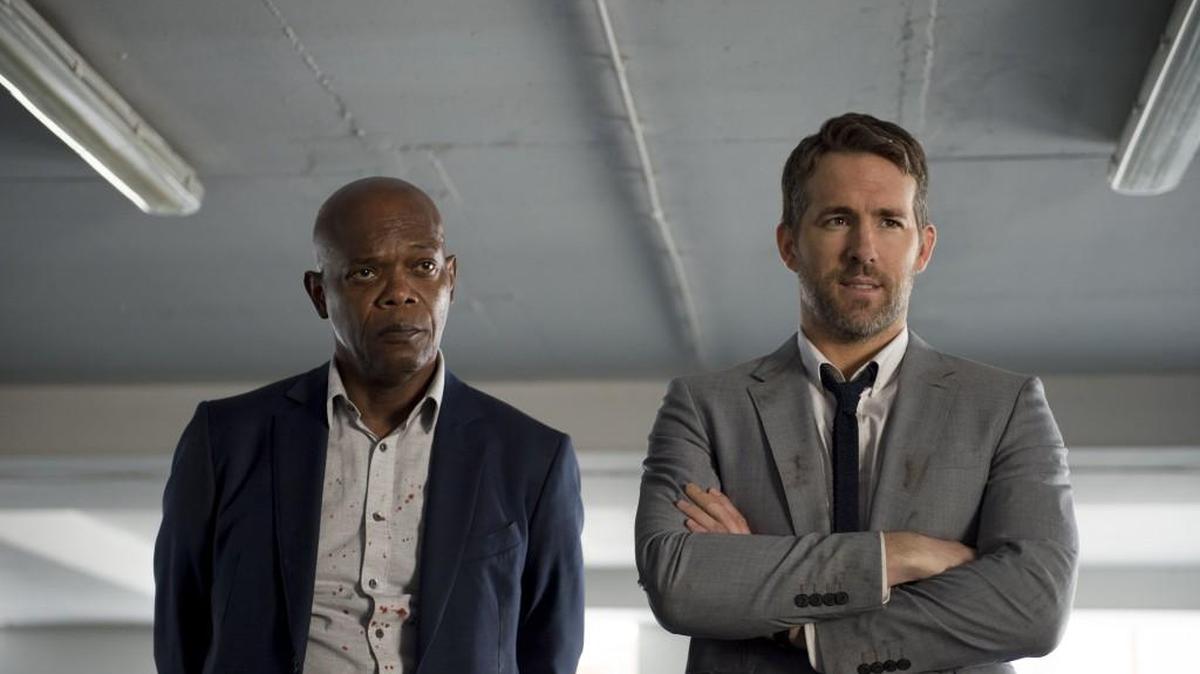 The world’s top protection agent (Ryan Reynolds, right) must guard his mortal enemy, one of the world’s most notorious hitmen (Samuel L. Jackson).