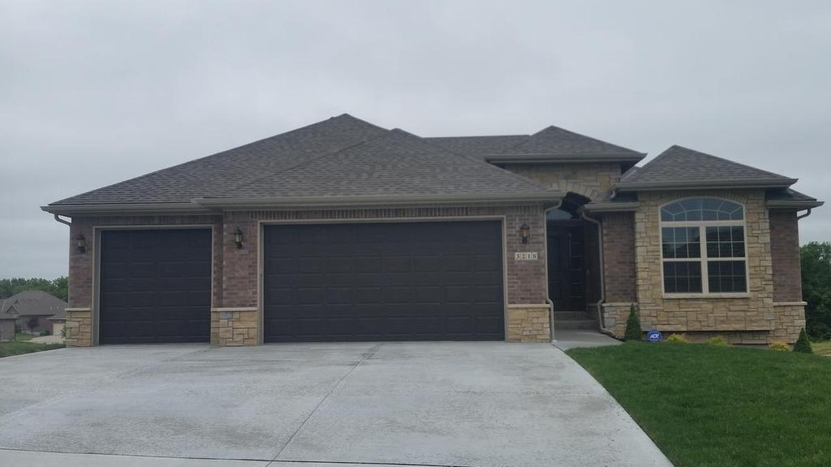 The spectacular homes in Whispering Ridge feature brick or brick and stone on all four sides, ensuring lasting beauty, durability and energy efficiency. The Pepperwood is a reverse story and half with an ideal layout for empty nesters or families.