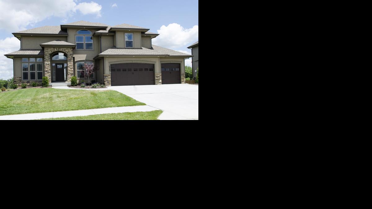 
This Aribella plan by Wood Brothers Construction at 4443 NE Park Springs in Park Ridge offers four bedrooms and 3
1/2 bathrooms.
