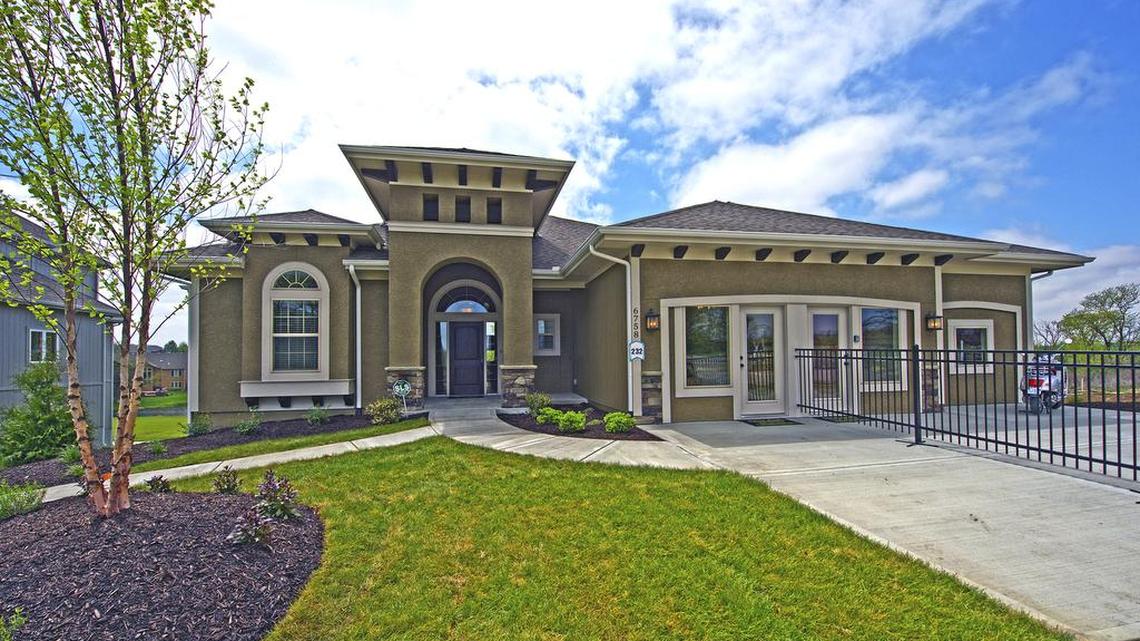 The Greens of Chapel Creek — Rodrock Development’s premiere golf-course community — has three fantastic homes on the Fall Parade of Homes, including Prieb Homes’ Ellsworth, an awesome 5-bedroom, 4-bath 2-story. The Ellsworth has a breathtaking 2-story entry with a large stone pillar, while the spacious kitchen makes for easy family living and entertaining.