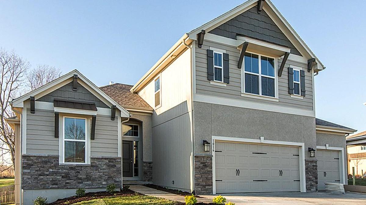 Parkway Estates, one of several Kansas City-area new home communities developed by Sallee Development, offers unmatched value at an appealing price point. Prices range from the low $200,000s to the $300,000s, and prospective buyers can select from single-family and maintenance-provided villa homes.