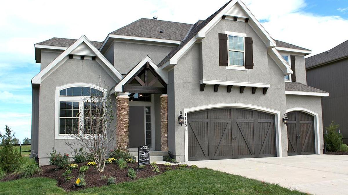 
Roeser Homes and Rodrock Homes have models available to tour in The Crossings at Southglen, Cedar Creek’s newest neighborhood.
