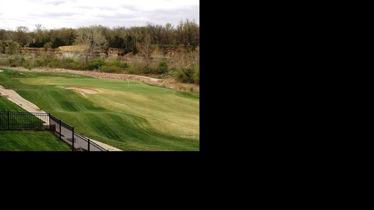 
Cottonwood Canyon’s 125 home sites integrated throughout 300 acres offers residents expansive views overlooking rock ledges, open green spaces, golf greens and bodies of water.
