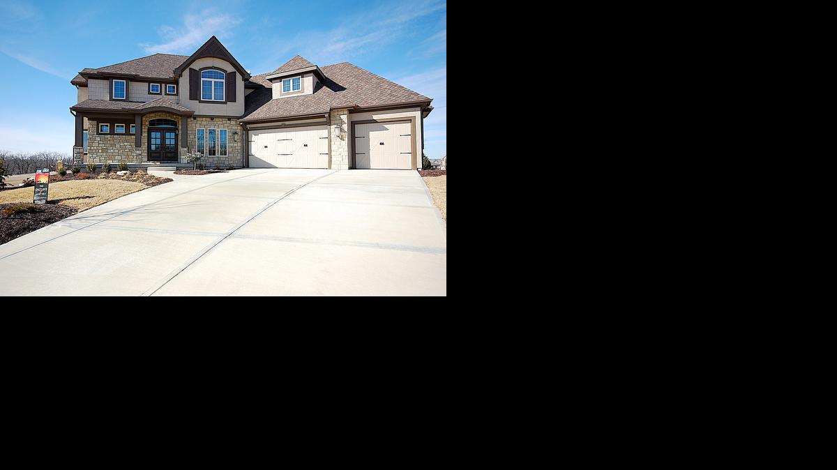 
River Ridge is a group of neighborhoods on rolling terrain overlooking the Blue River Valley in south Overland Park at 162nd Terrace and Kenneth Road. 
