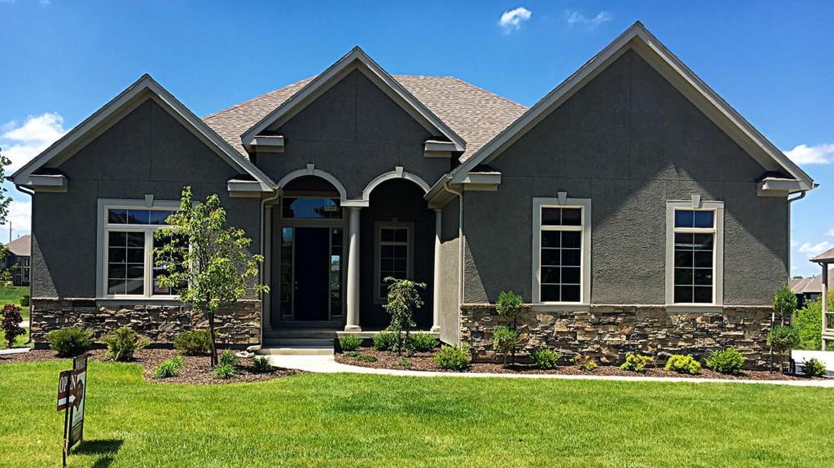 Parkview Homes LLC’s reverse 1½-story Broadmoor II plan with 3,190 square feet of living space has four bedrooms, three bathrooms, designer series stainless steel appliances and a screened-in deck that includes a fireplace – the ideal spot for outdoor entertaining.