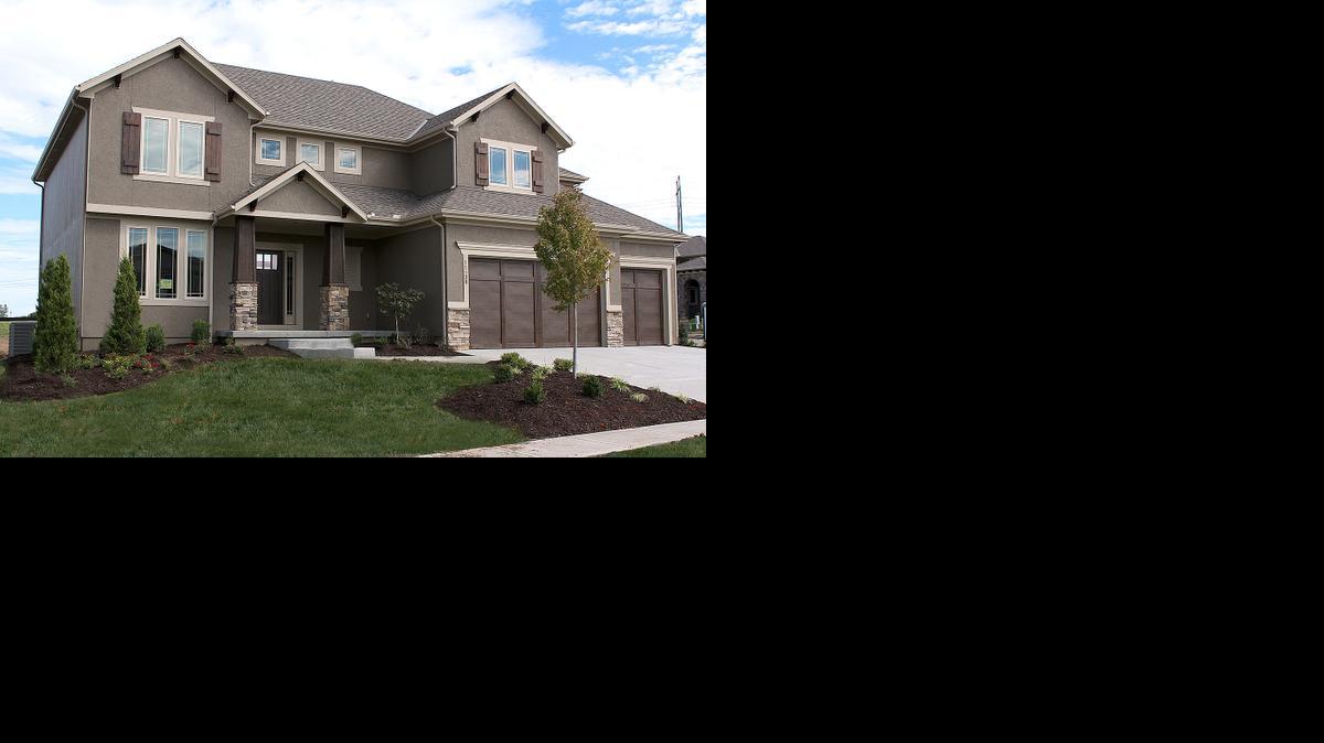 
In Cedar Creek’s newest neighborhood, The Crossings at Southglen, Tabernacle Homes has a four-bedroom, 3
1/2-bathroom Prairie Creek floor plan featured on model row. 
