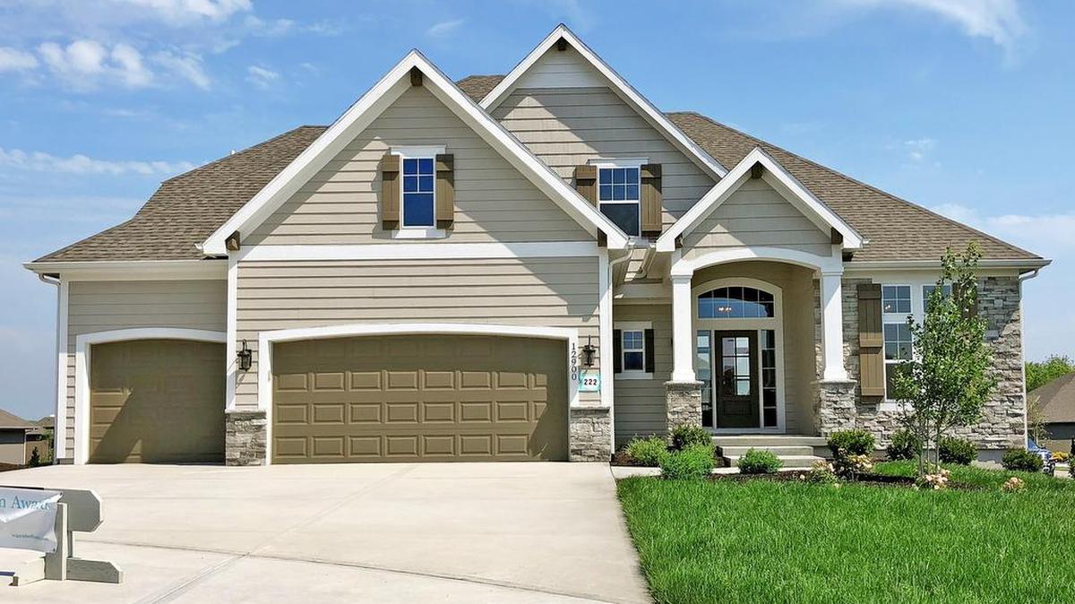 This Laurel 1½-story home by James Engle Custom Homes won a silver American Dream Award in this year’s Spring Parade of Homes. Located at 12900 W 170th St., the home features a larger cul-de-sac homesite, a butler’s pantry off the kitchen with a sink and beverage refrigerator, a first-floor master bedroom, a daylight basement and a covered deck available with 30-day close and priced at $531,551.