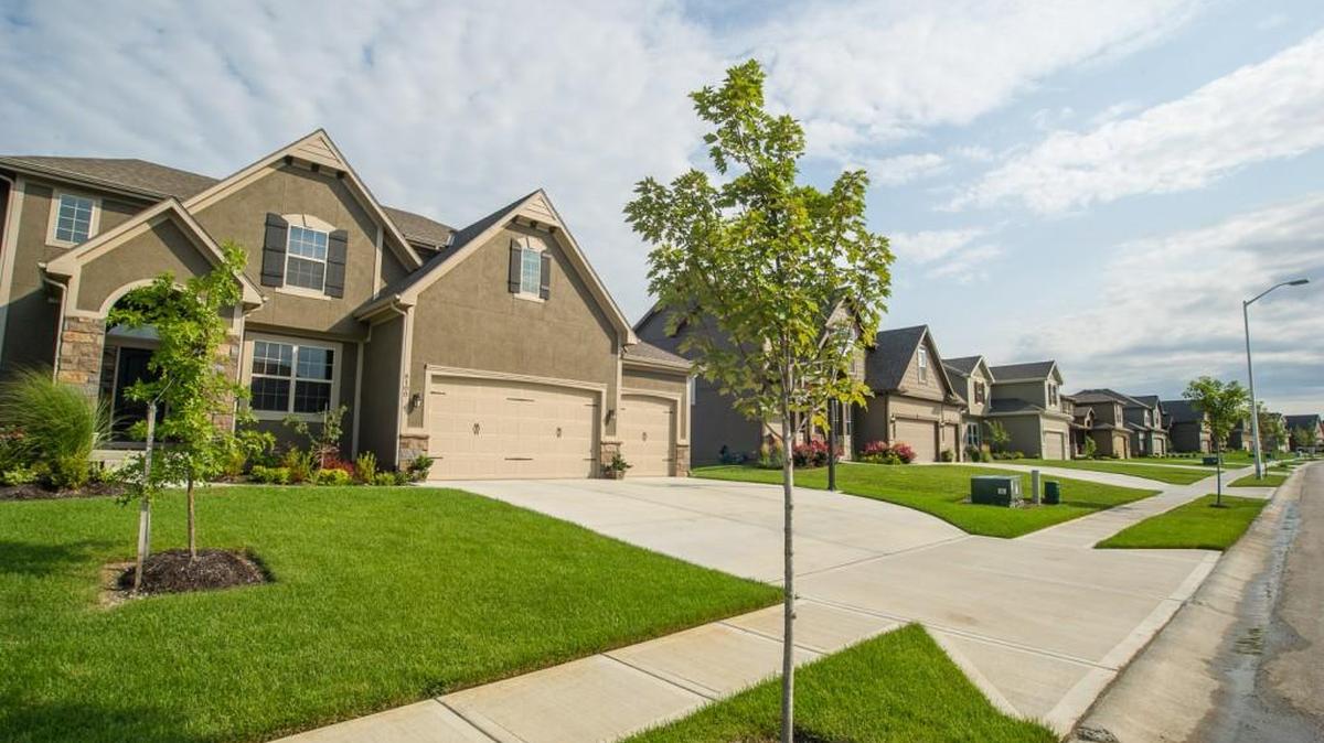 Benson Place features many attributes that have led to it’s popularity, including rolling hills, abundant parkland, and close proximity to the Shoal Creek Golf Course and Hodge Park. And, Benson Place is within the boundaries of the highly rated Liberty school district.