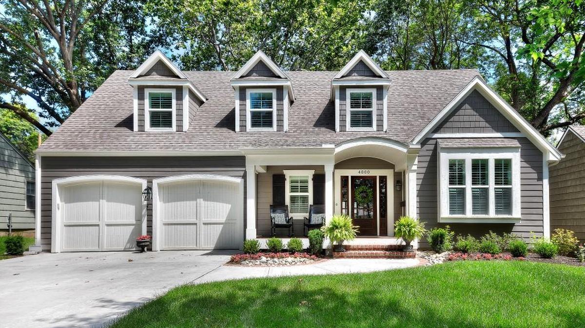 Lambie Custom Homes, Inc., takes great care to integrate new homes seamlessly into existing neighborhoods.