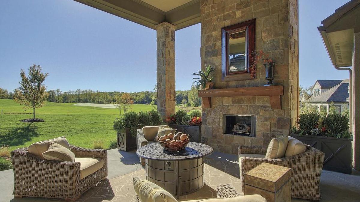 If you haven’t stopped by Loch Lloyd lately, the Spring Parade of Homes is the perfect time to experience the community’s dramatic progress. Six new model homes are open to tour daily through May 7.