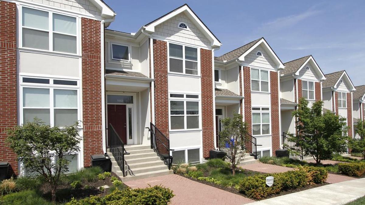 Beacon Hill is a thoughtfully planned enclave that seamlessly blends the aesthetic of a traditional neighborhood with a prime location just a short walk away from downtown’s Central Business District.