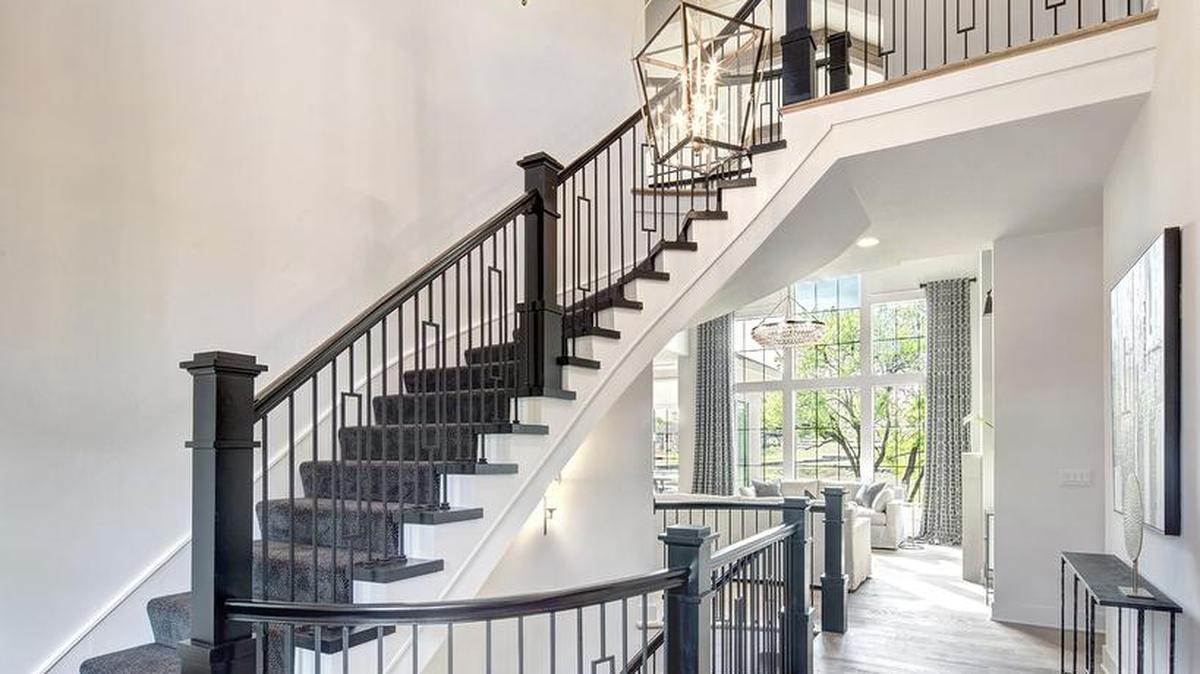 Thirty-eight homes, spread throughout 10 of Rodrock Development’s most popular communities, are opening their doors for this spring’s Parade. Among them is Starr Homes’ gorgeous Kensington in Sundance Ridge, which embraces a simplified elegance, complementary contrasts, and refined spaces.