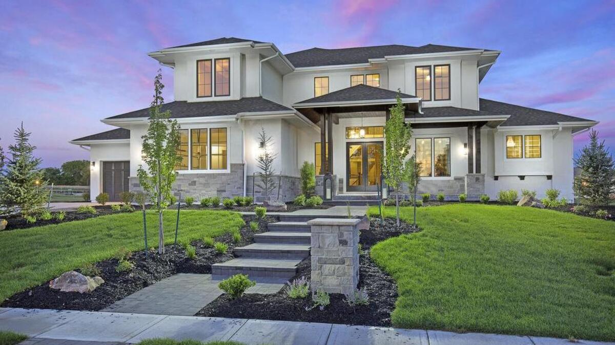 Rodrock Development is starting off 2019 with strong sales and an impressive array of inventory. Among the selection is the Kensington by Starr Homes in Sundance Ridge’s Big Sky. This gorgeous abode won for Distinctive Plan and Design in the Fall Parade of Homes. “This home offers a contemporary spin on classic styling that is bound to impress,” says community manager Bob Sloan.