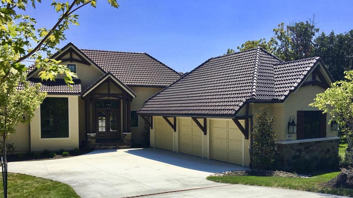 An extraordinary custom estate from builder Forner-LaVoy Builders, Inc., architect Scott Bickford and designer Janet Alholm awaits within Loch Lloyd, a stately home that exemplifies all that this lifestyle destination has to offer.