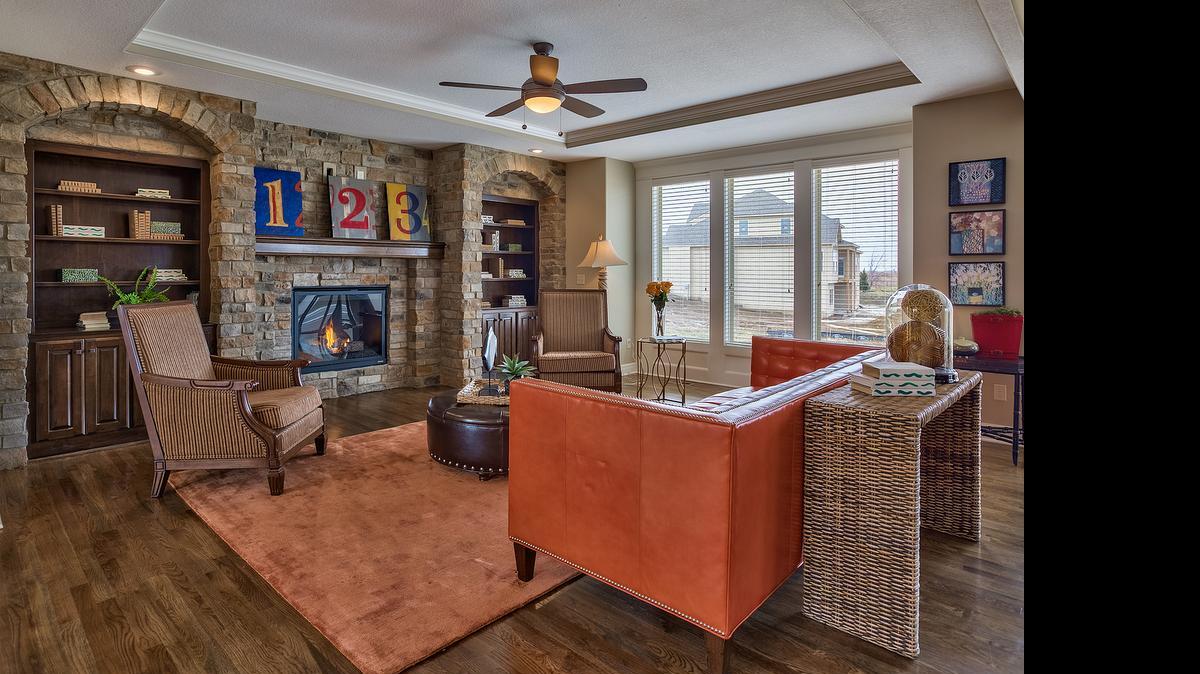 
The popular two-story Wakefield floor plan, for sale in Gleason Glen, boasts a spacious, modern design with four bedrooms and 3
1/2 baths. This home is being built in Rodrock’s western Johnson County communities, Gleason Glen and Hills of Forest Creek.

