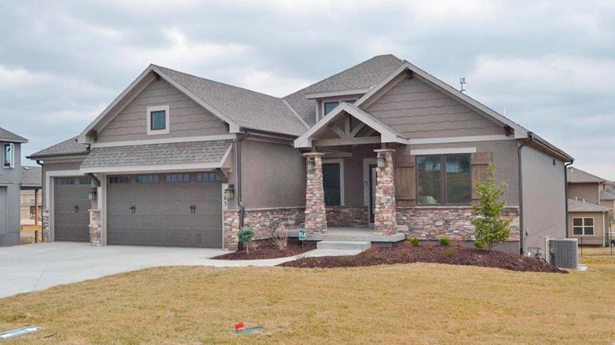 This Creekside reverse 1 1/2 story home by JFE Construction in Winterset Valley is a fabulous plan that offers four bedrooms and 3 1/2 baths in an open and airy plan. It has a main level master suite and a second bedroom, and an open kitchen/family room living space with a see-through fireplace to a huge covered deck.