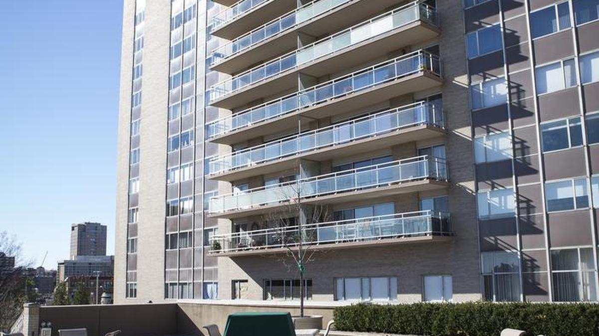 Parkway Towers residents enjoy a sophisticated, turnkey lifestyle with a friendly doorman attendant, a lobby level garden terrace, and a close-knit community ambiance centered around social activities.