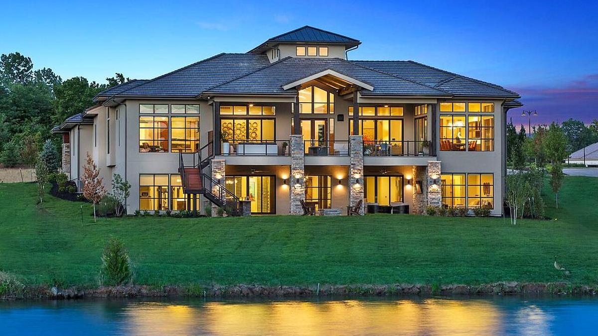 Starr Homes’ Parade of Homes entry #273 in the Village of Loch Lloyd is a modern masterpiece.