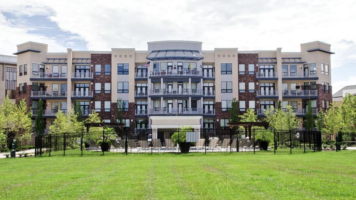 
Located just north of Town Center at 115th and Nall, The Residences at Park Place features 177 spacious one-, two- and three-bedroom loft, mid-rise and townhome apartment homes.


