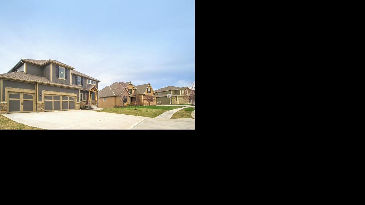 
The Reserve at Riverstone boasts an experienced, award-winning builder team made up of Aspen Homes, Sallee Homes, Brookeview Design Build, Robertson Construction and Ernst Brothers Construction. 
