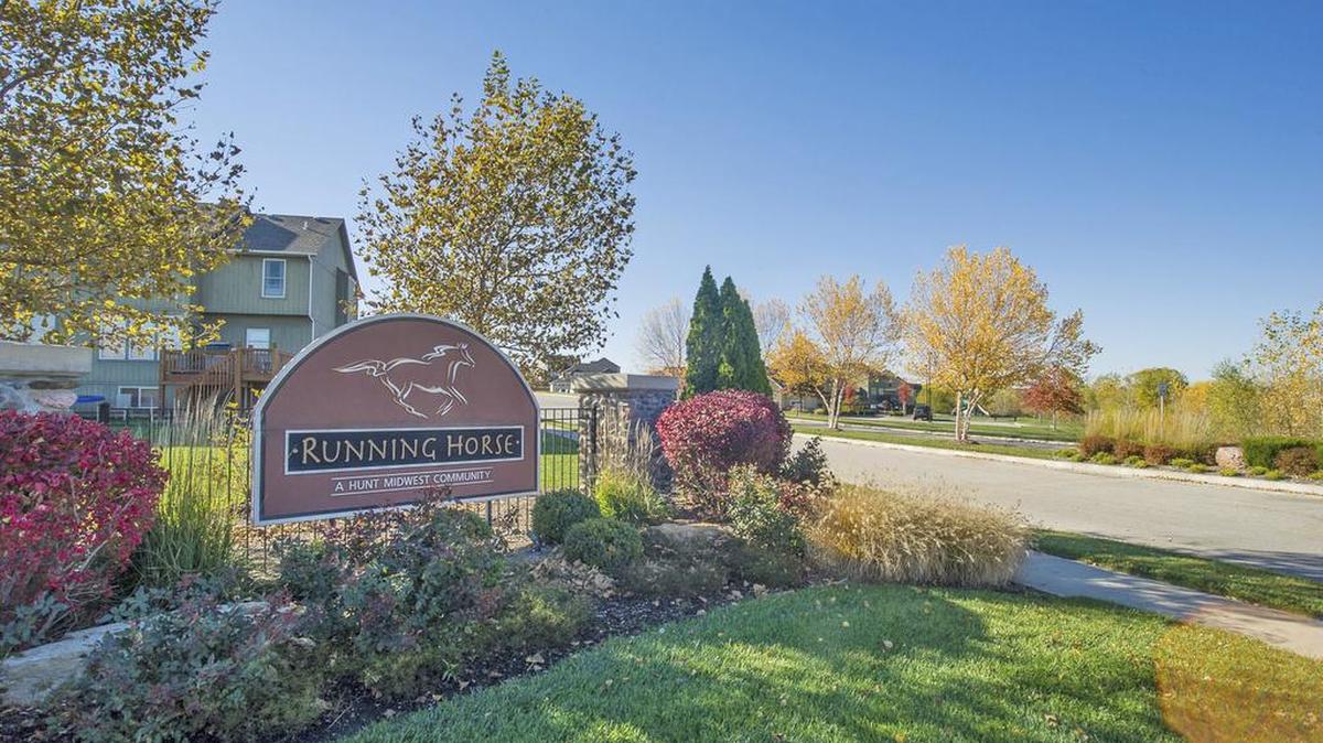
Running Horse, near Platte City, is a master-planned Hunt Midwest Residential community with treed home sites.
