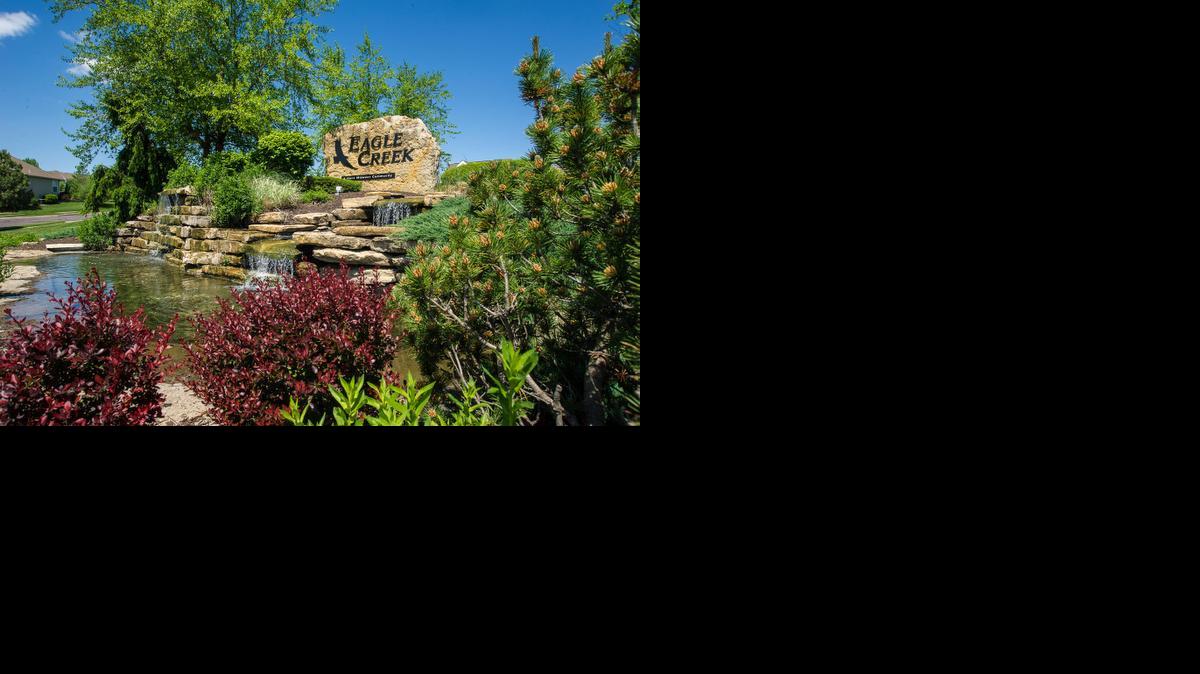 
Eagle Creek residents enjoy the country-like setting, while popular shopping centers, grocery stores and downtown Lee’s Summit are just minutes away. 
