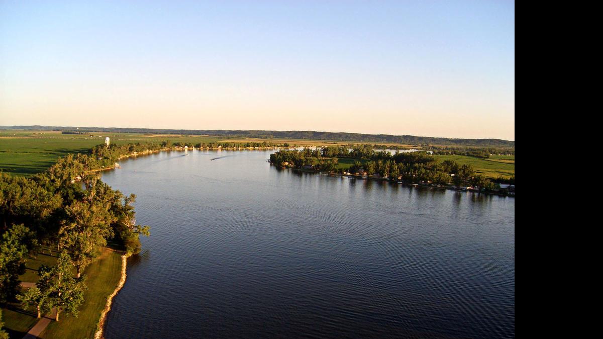 
Big Lake is a 640-acre oxbow lake in the Missouri River bottom, just west of Mound City in Holt County and an alternative to the man-made, overcrowded lakes south of Kansas City.
