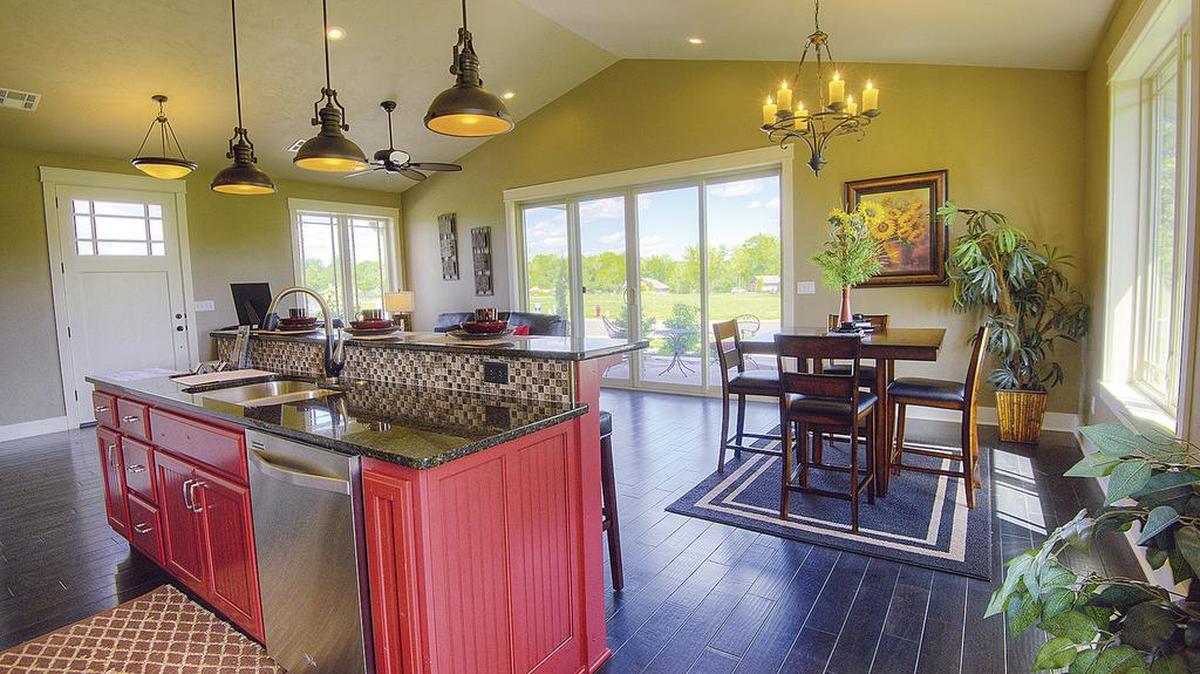 At Tera Miranda Shores, there are three models ready for occupancy priced at $189,900, $299,900 and $369,900. Along with the three models, the developer is nearing completion of another model priced at $289,900.