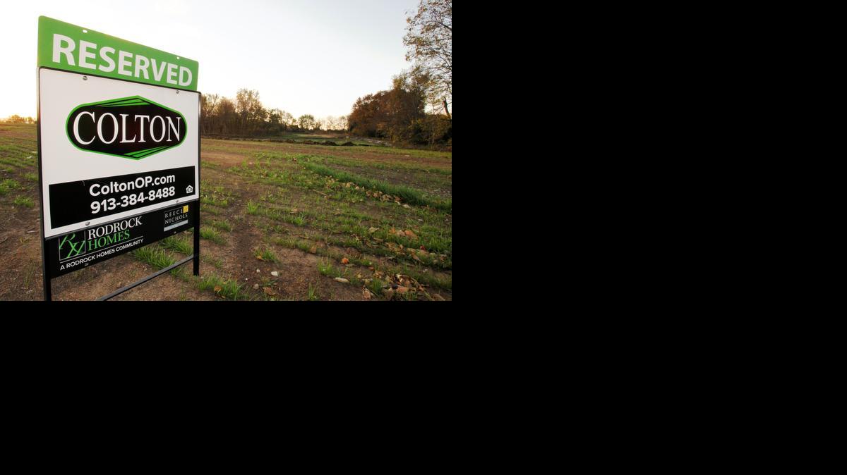 
Rodrock Homes introduces its latest new-home community in the Blue Valley School District in Overland Park. Colton boasts a gently rolling landscape and features attractive level, daylight and walkout home sites.
