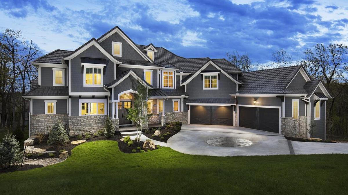 Starr Homes is adding to its showstopping portfolio of Loch Lloyd homes that includes the pictured model home, which was featured on this year’s Spring Parade of Homes. Starr Homes is now in the midst of building a stunning new custom estate home on the lake that will be featured on next year’s Artisan Homes Tour.