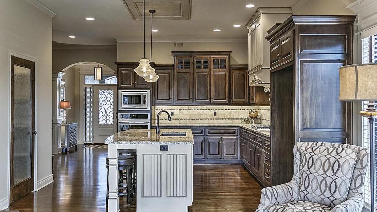 Custom cabinetry, granite countertops and hardwood floors are among the luxurious finishes featured in Gatewood Villas’ gourmet kitchens.