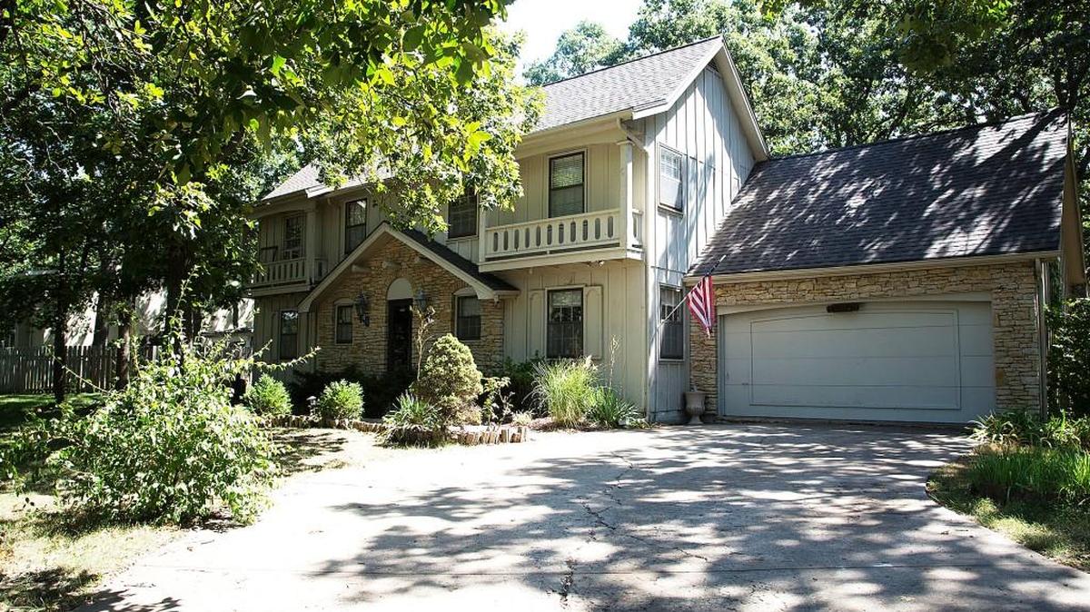 House Buyers KC works with buyers in need of a quick sell. The House Buyers KC team then repairs and updates the home before reselling it, an efficient process that’s especially beneficial to sellers in challenging circumstances.