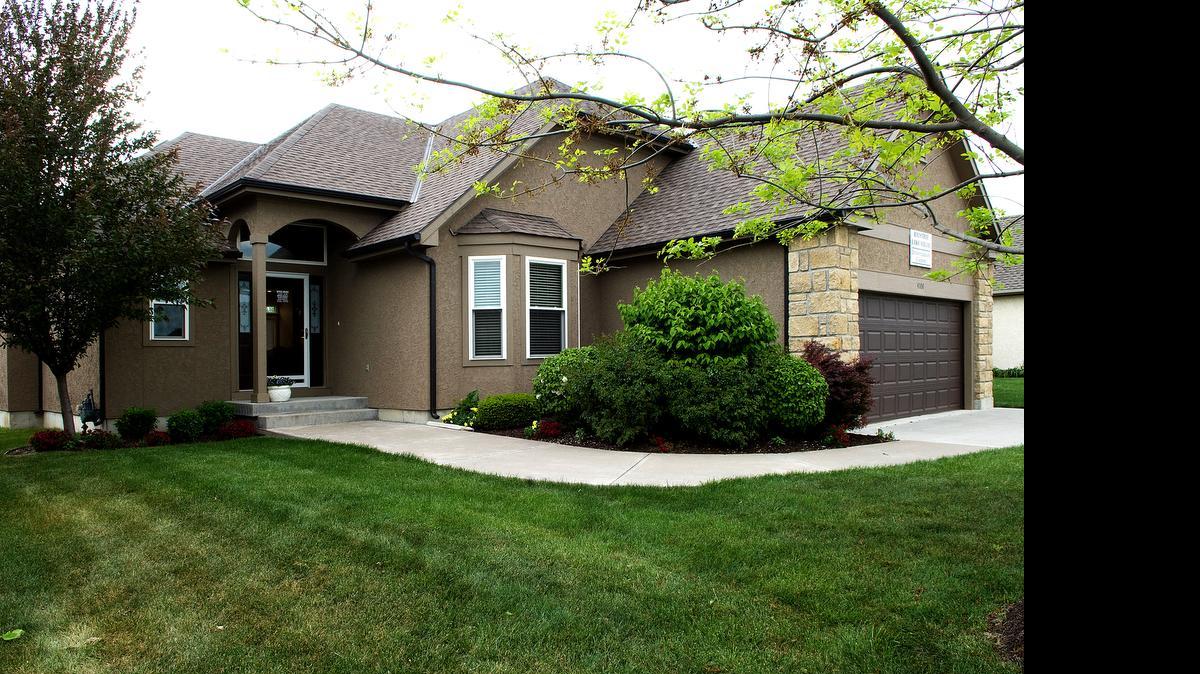 
Located in Lee’s Summit near Missouri 150 and Missouri 291, Raintree Lake Villas offers homeowners a convenient location that is less than five minutes from downtown Lee’s Summit.
