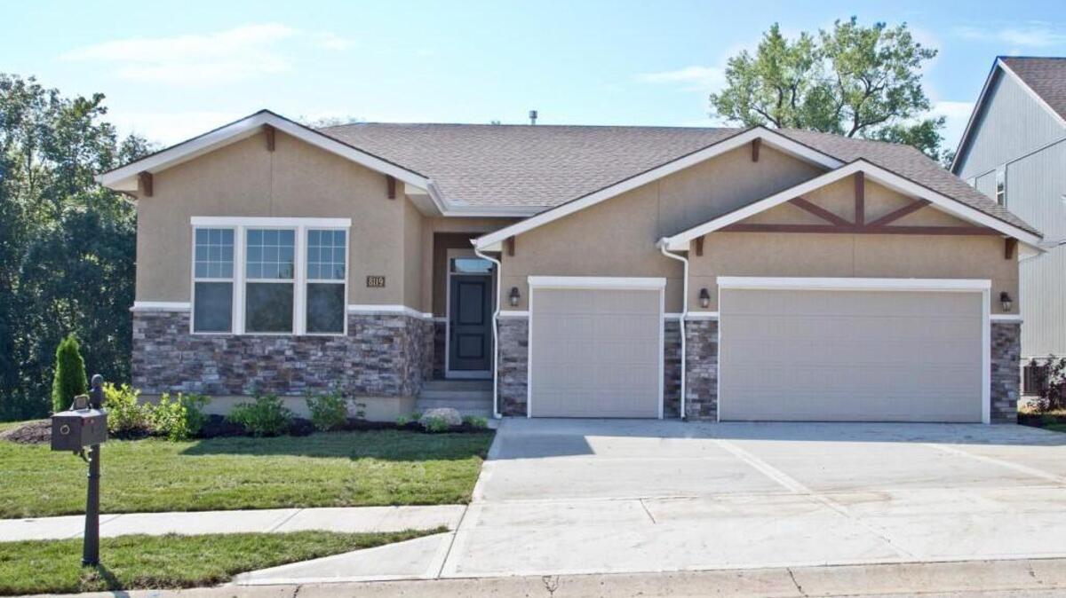 Brookfield Residential’s ranch homes range from 2,300 to 3,100 square feet and feature everything you desire on the main floor. With special attention paid to flow, convenience and efficiency, every home is stylish with beautiful design details yet functional to provide maximum comfort and livability.