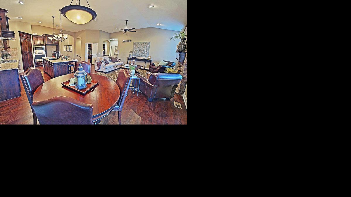 
Stonebridge Park had a Pick of the Parade Runner Up with a reverse 1
1/2-story by D & M Homes Inc., situated at 16335 Twilight.
