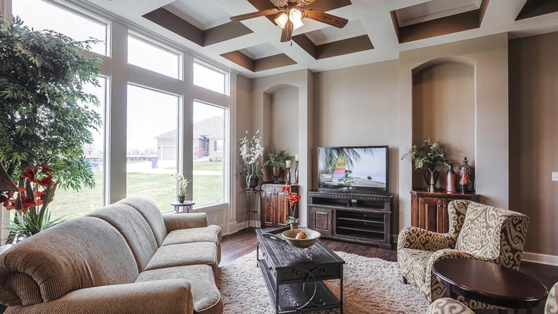 Following a Fall 2016 First Place Distinctive Plan and Design for Calyn Homes for the Prescott, the equally impressive Catalina Plan (Entry #333) is up for this judging in this year’s Spring Parade of Homes.